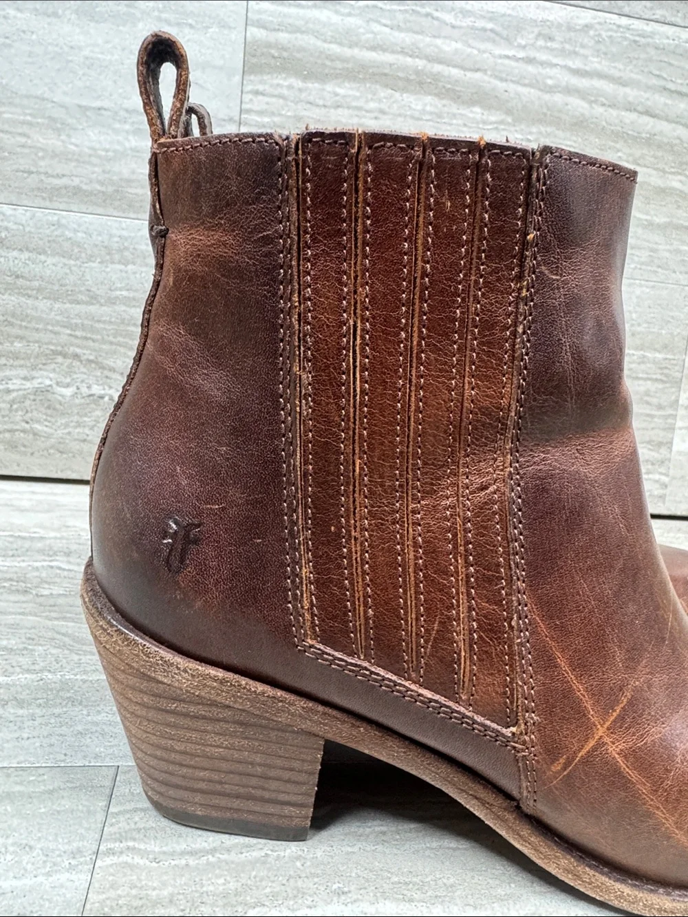 Frye Alton Chelsea Stacked Heel Brown Leather Ankle Booties Womens Size 9